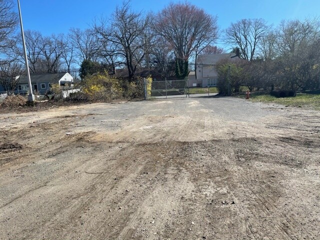 More Photos Of 386 Oakwood Rd, Huntington Station Land For Lease