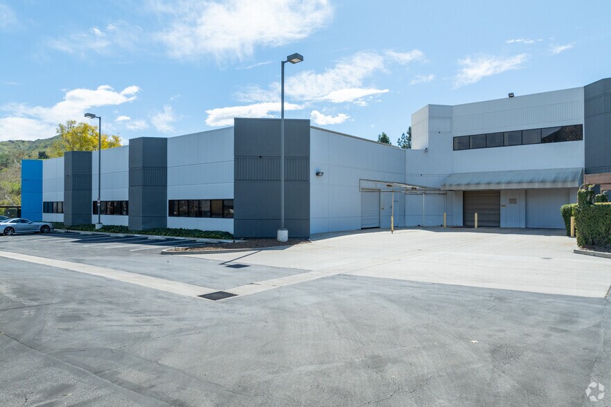 More Photos Of 26701 W Agoura Rd, Calabasas Flex For Lease