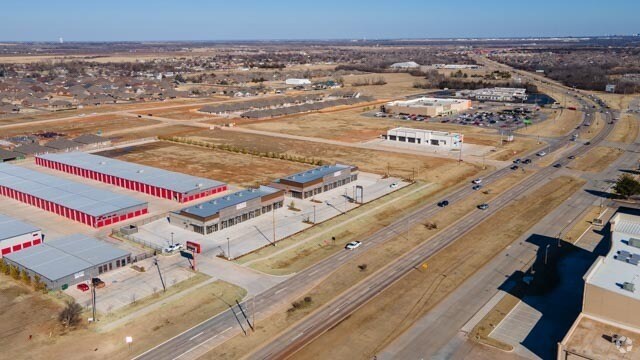 More Photos Of 825 E Main St, Yukon Unknown For Lease