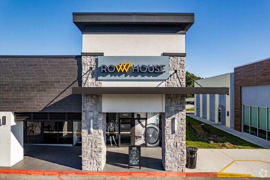 More Photos Of 1905-1999 Aloma Ave, Winter Park General Retail For Lease