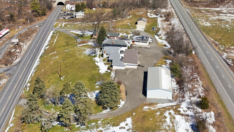 More Photos Of 501 S Breezewood Rd, Breezewood Specialty For Sale