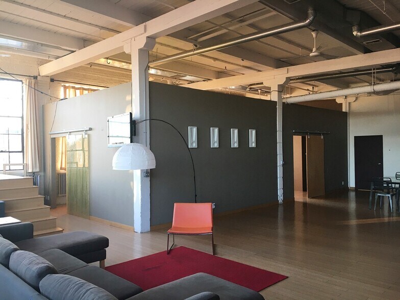 More Photos Of 1240 N Homan Ave, Chicago Light Distribution For Lease