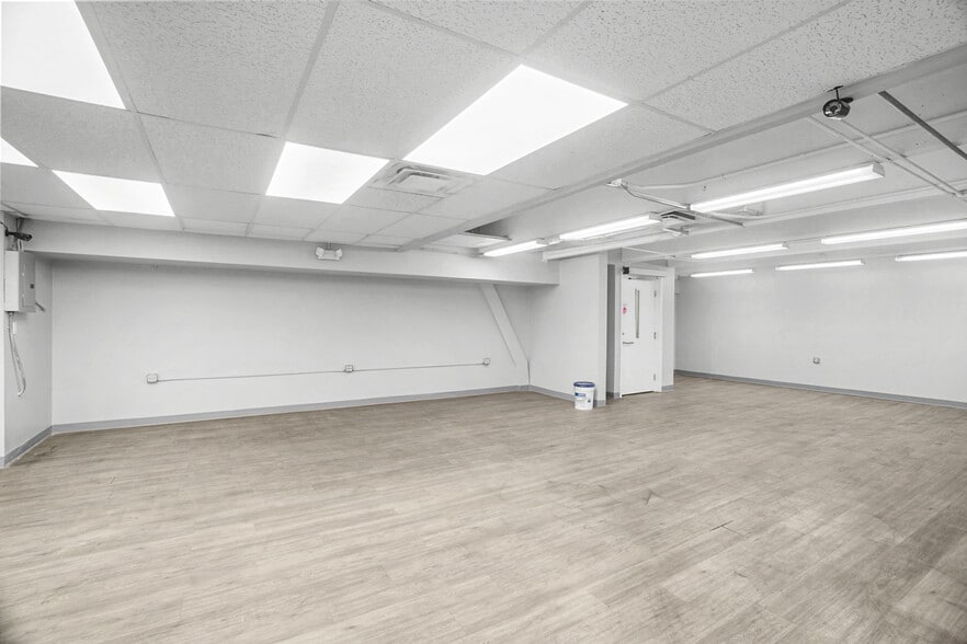 More Photos Of 8200-8358 NW 30th Ter, Doral Warehouse For Lease