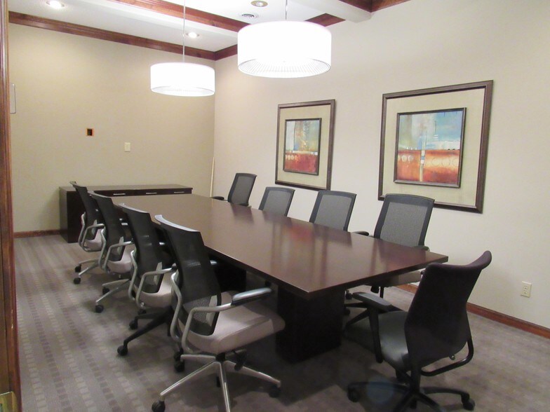 More Photos Of 2509 W 2nd St, Marion Office For Lease