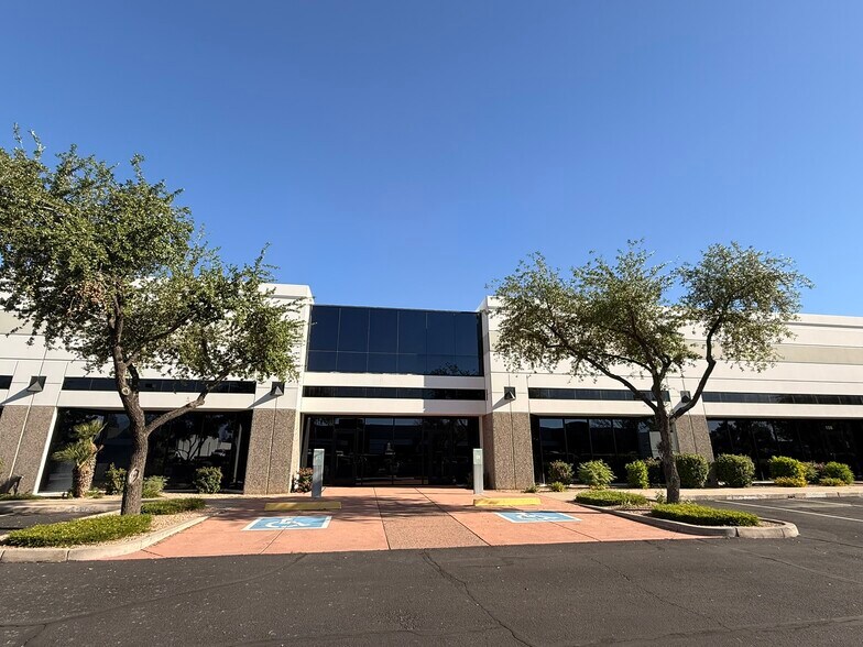 More Photos Of 2552 W Erie Dr, Tempe Unknown For Lease