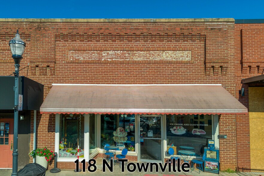 More Photos Of 118-124 N Townville St, Seneca Storefront For Sale