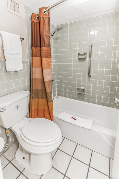 More Photos Of 4655 Highway 90, Marianna Hotel For Sale