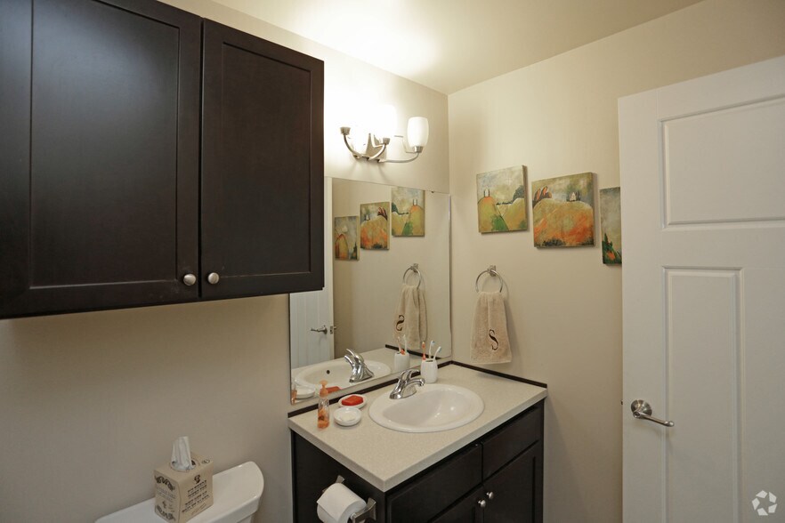 More Photos Of 901 New Hampshire St, Lawrence Apartments For Lease