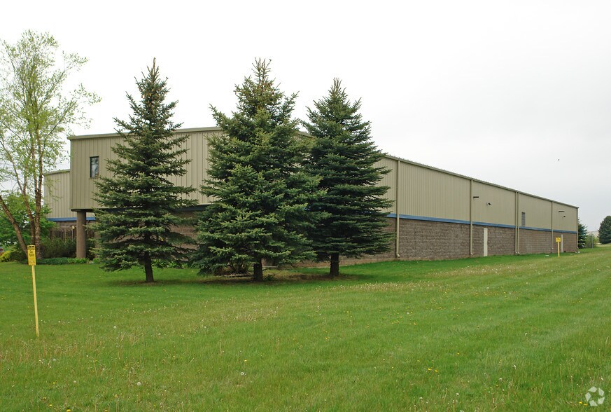 More Photos Of 21075 Eaton Ave, Farmington Manufacturing For Lease