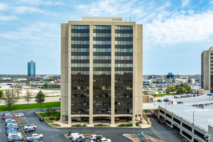 More Photos Of 1415 W 22nd St, Oak Brook Office For Lease