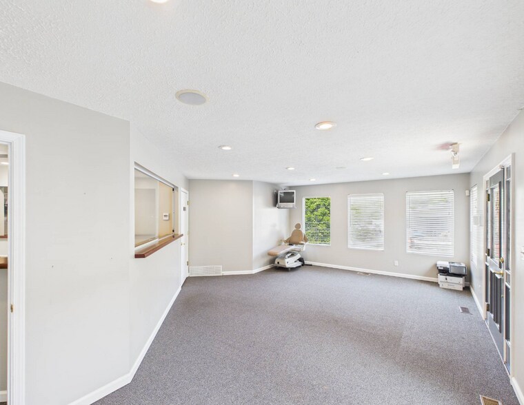 More Photos Of 319 Main St, Clay Medical For Sale