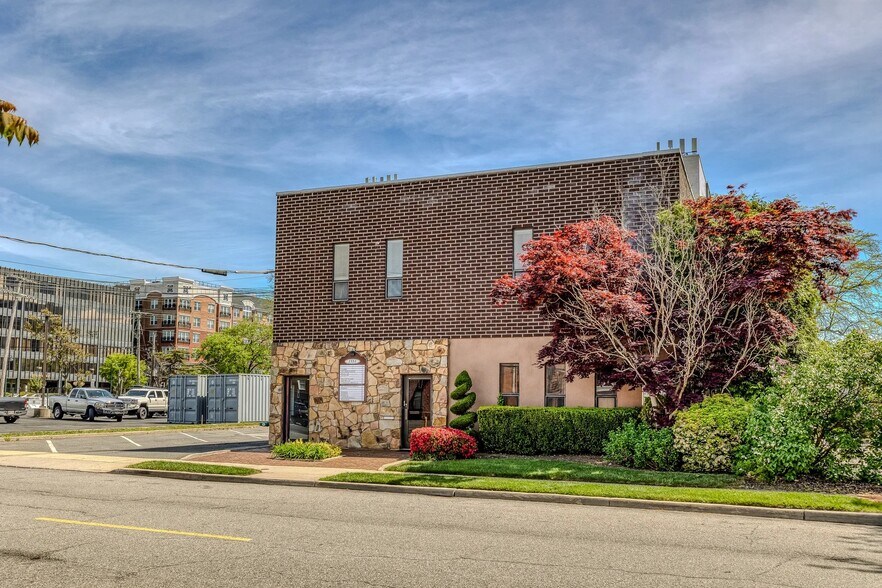 More Photos Of 1551 Kellum Pl, Mineola Office For Sale