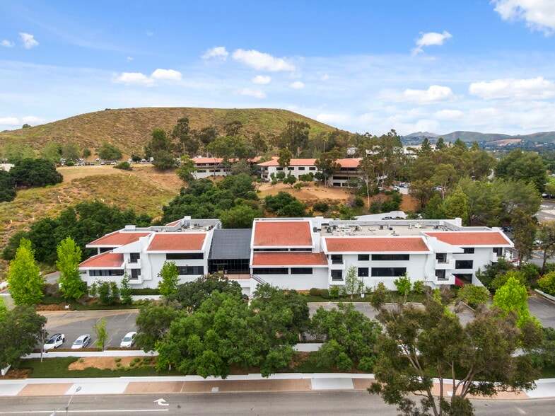 More Photos Of 299 W Hillcrest Dr, Thousand Oaks Loft Creative Space For Lease