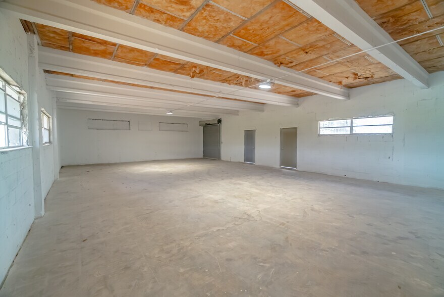 More Photos Of 2901 NW 39th St, Miami Unknown For Lease