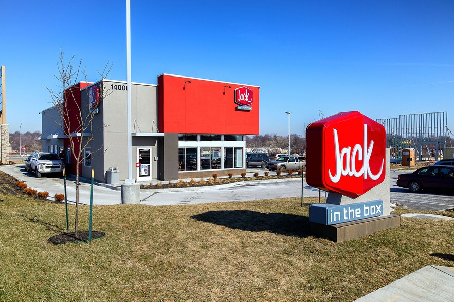 Primary Photo Of 14000 E 42nd St S, Independence General Retail For Sale