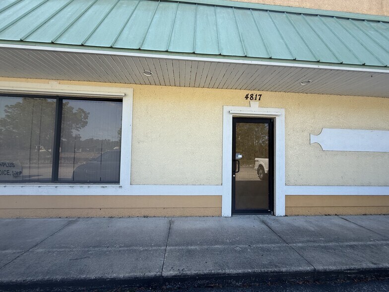 More Photos Of 4637 E Price Blvd, North Port Freestanding For Lease