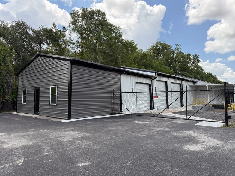 More Photos Of 301 Charlie Griffin Rd, Plant City Flex For Lease