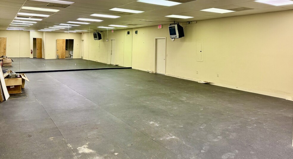 More Photos Of 7491 Ulmerton Rd, Largo Medical For Lease