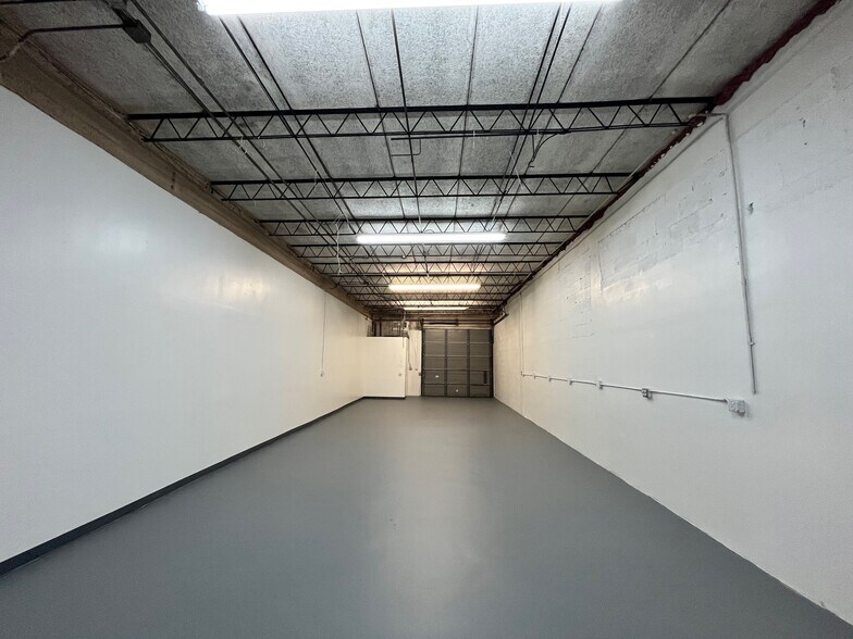 More Photos Of 4740-4754 NE 12th Ave, Oakland Park Warehouse For Lease