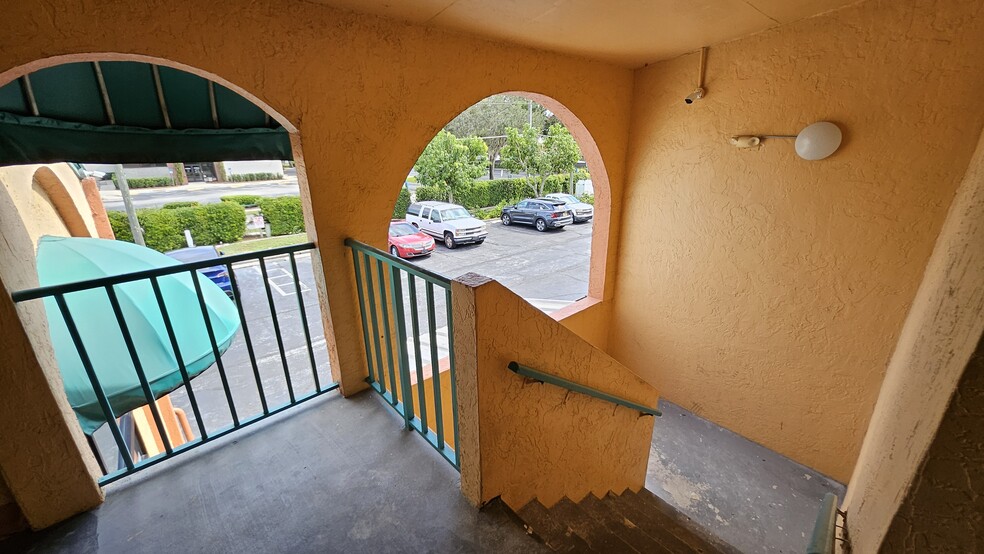 Primary Photo Of 670 E Vine St, Kissimmee Hotel For Sale