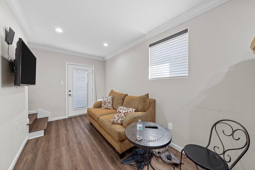 More Photos Of 330 Elco Ln, China Spring Warehouse For Sale