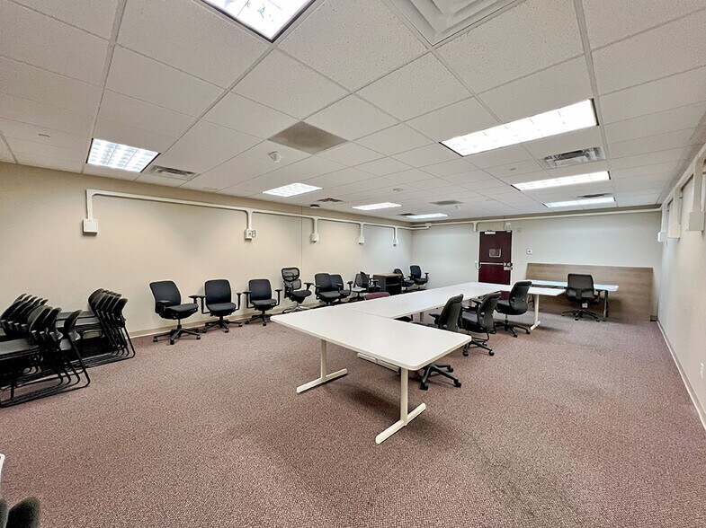 More Photos Of 620 Pierce Blvd, O'Fallon Office For Lease