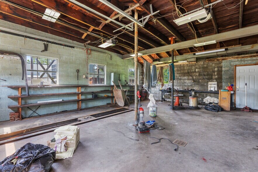 More Photos Of 993 S Hanover St, Pottstown Service For Sale