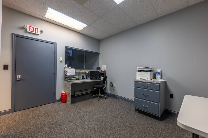 More Photos Of 2419 E High St, Springfield Storefront For Sale