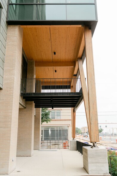 More Photos Of 711 Broadway St, San Antonio Office For Lease