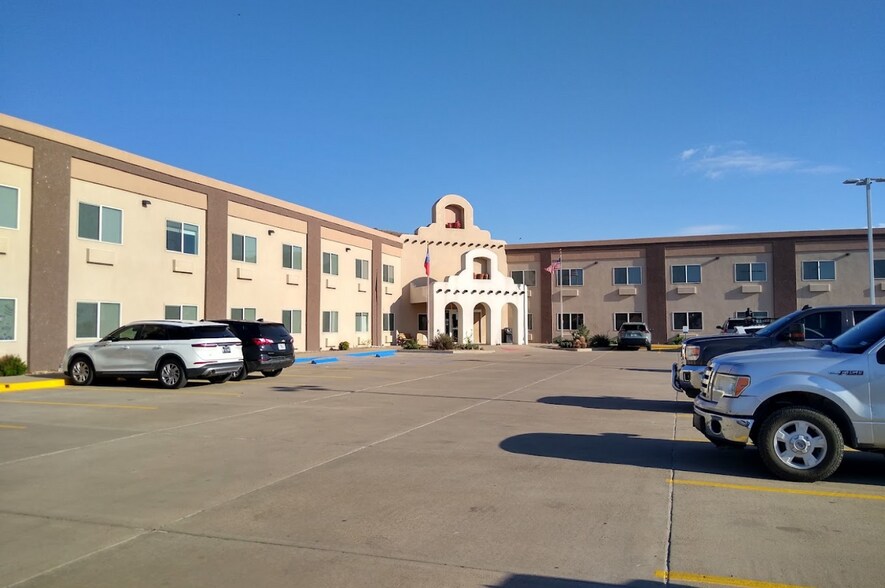 More Photos Of 2401 E Highway 90, Alpine Hotel For Sale