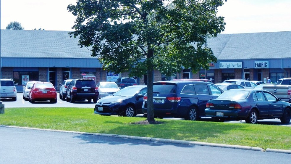 Primary Photo Of 27W181-27W239 Geneva Rd, Winfield General Retail For Lease