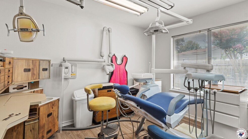 More Photos Of 901 N Kings Hwy, Wake Village Healthcare For Sale