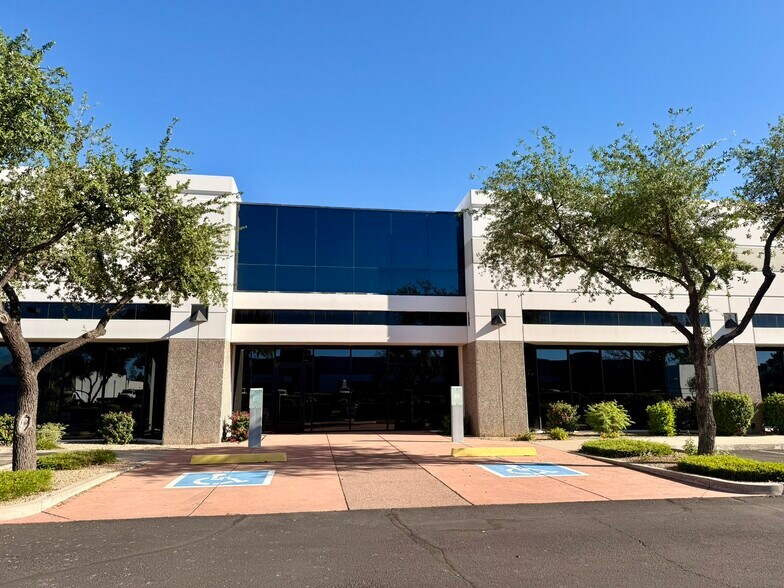 More Photos Of 2552 W Erie Dr, Tempe Unknown For Lease