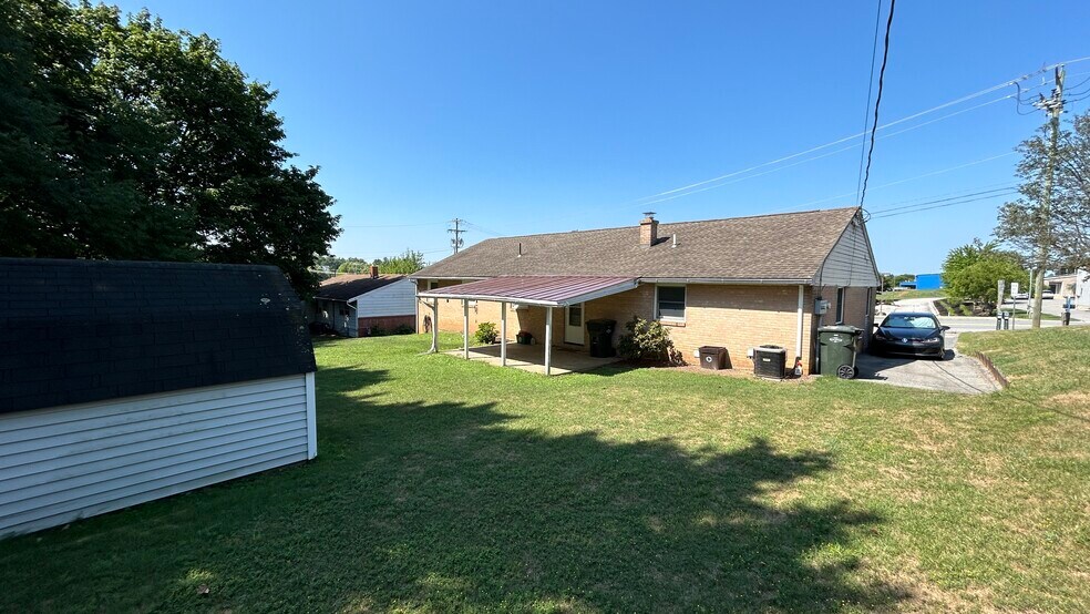 More Photos Of 825 Edgewood Rd, York General Retail For Sale