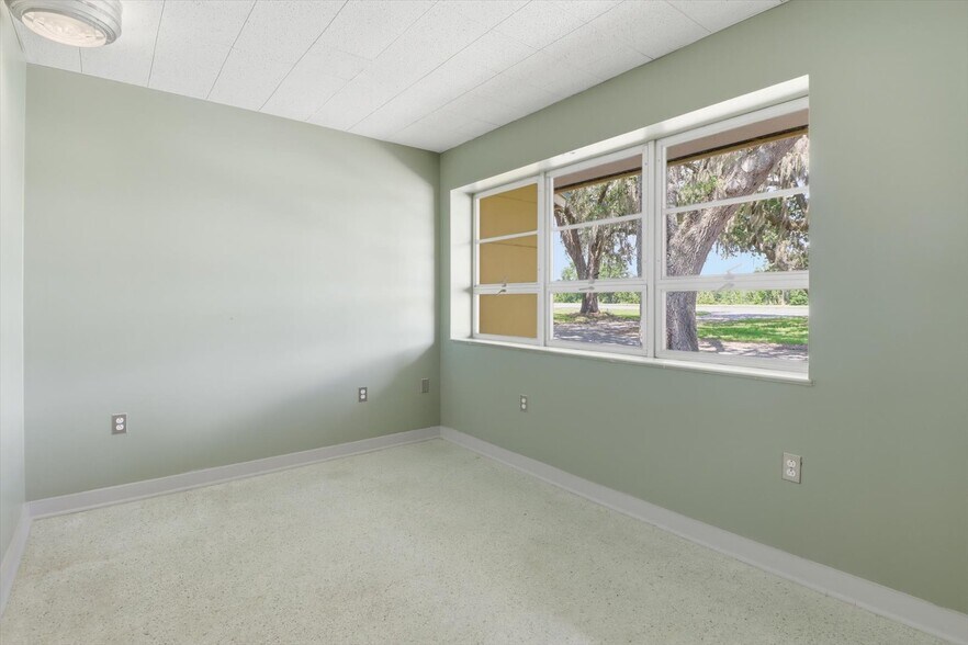 More Photos Of 18150 SE 72 Ave, Inglis Office For Sale