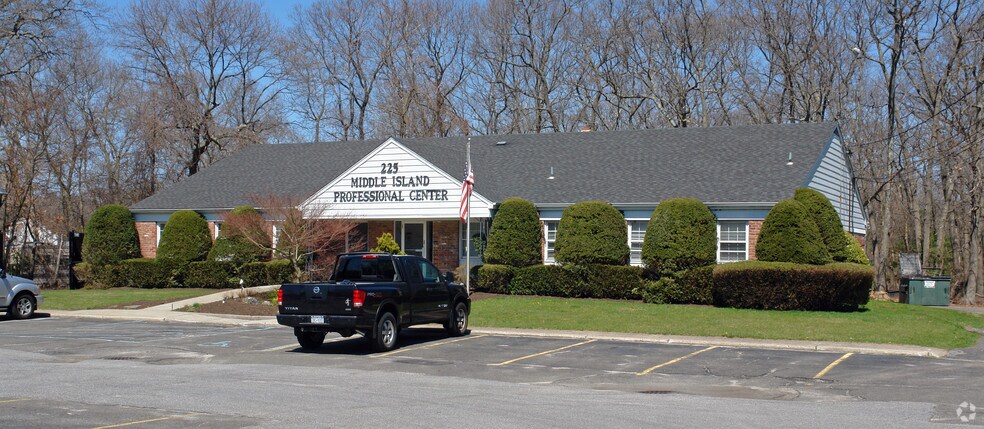 More Photos Of 225 Middle Country Rd, Middle Island Office For Lease