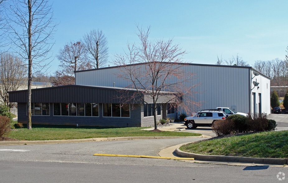 More Photos Of 12701 Oak Lake Ct, Midlothian Warehouse For Lease