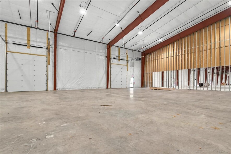 More Photos Of 25 Wood Road, Round Lake Distribution For Lease