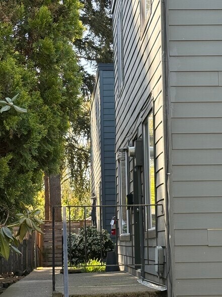 More Photos Of 117 SE 30th Pl, Portland Apartments For Sale