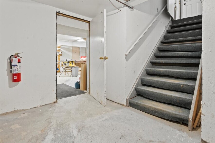 More Photos Of 48 Water St, Port Perry Storefront For Lease