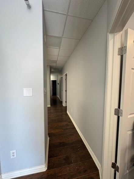 More Photos Of 115 Main st, Italy Office For Sale