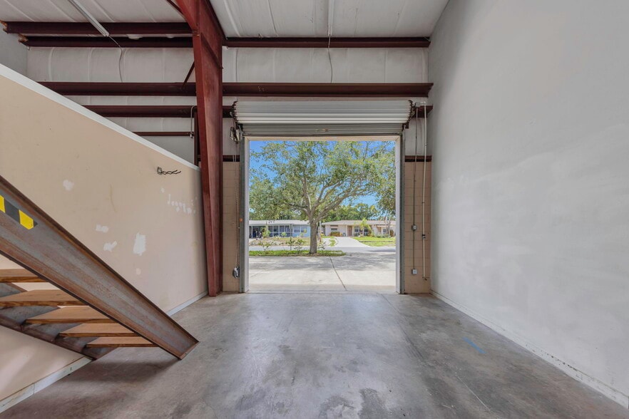 More Photos Of 565 Frederica Ln, Dunedin Warehouse For Lease