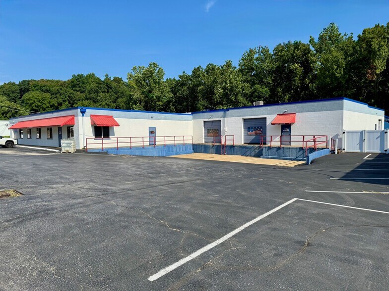 Primary Photo Of 1433 W Lark Industrial Dr, Fenton Warehouse For Lease