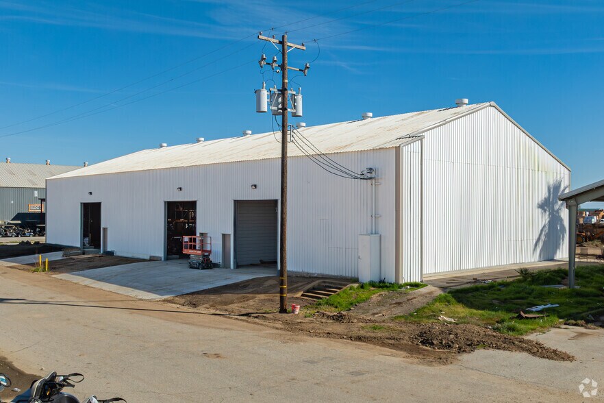 More Photos Of 561 N American St, Shafter Industrial For Lease