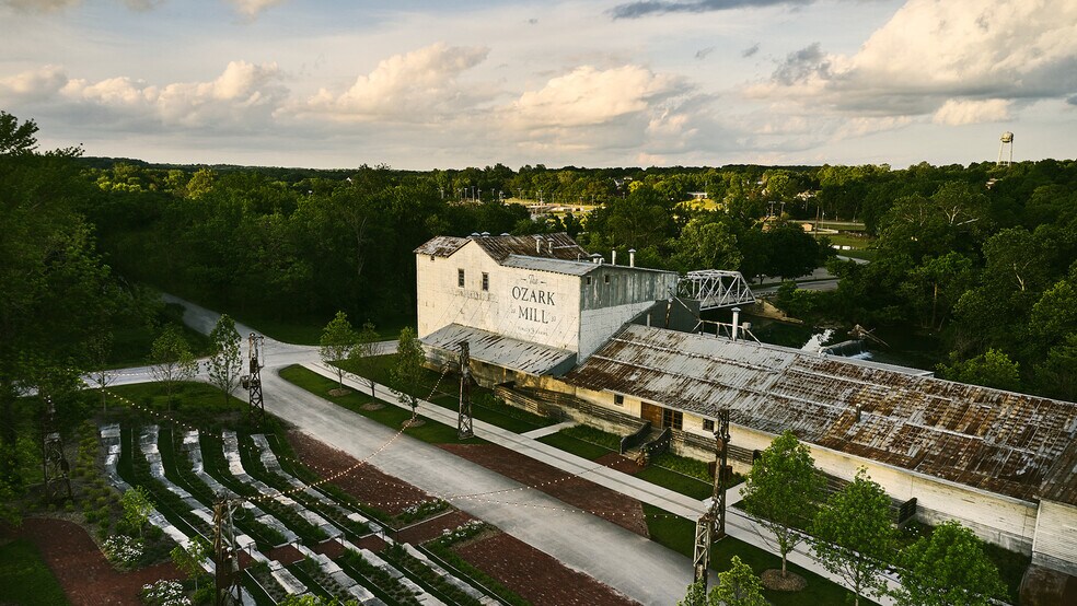Primary Photo Of 5560 N 22nd St, Ozark Self Storage For Sale