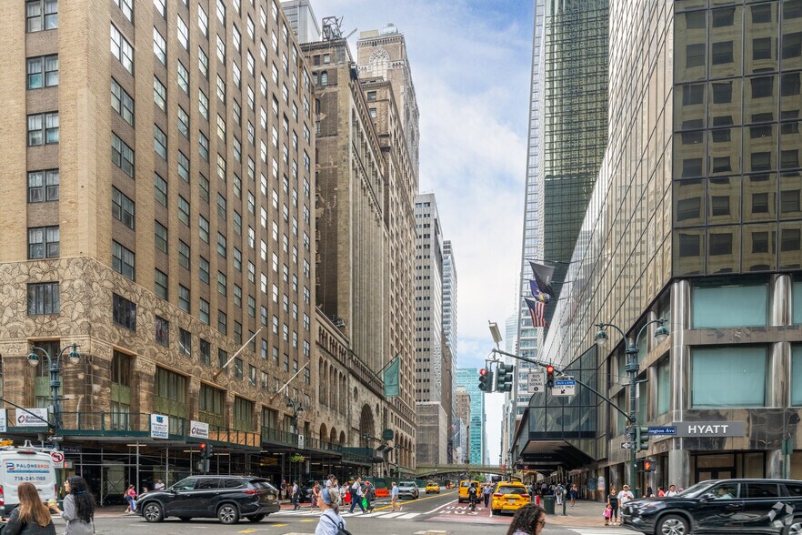 More Photos Of 125 Park Ave, New York Coworking Space