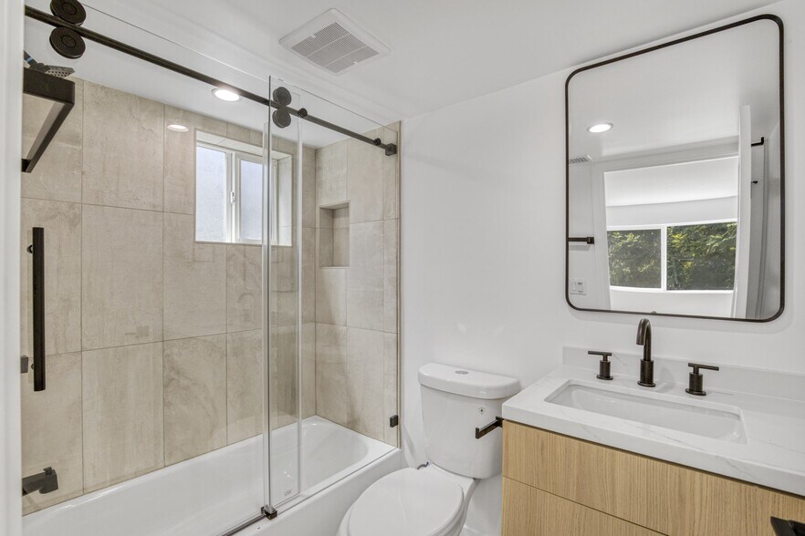 More Photos Of 10828 Hesby St, North Hollywood Apartments For Sale