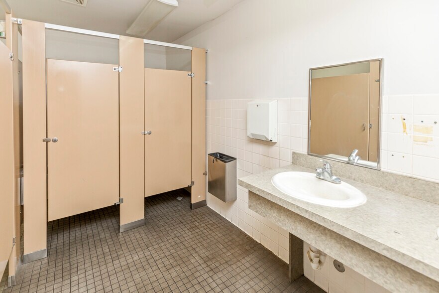 More Photos Of 3191 M St, Merced Office For Sale