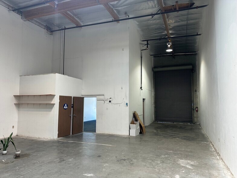 More Photos Of 12335 Denholm Dr, El Monte Warehouse For Lease