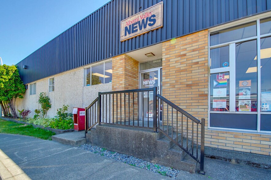 More Photos Of 4918 Napier St, Port Alberni Flex For Sale